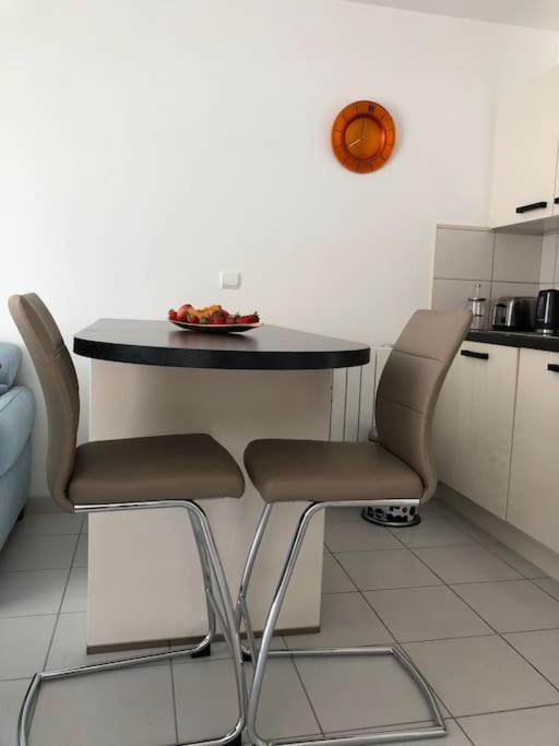 Appartement. La Coupole 2 Pieces Avec Vue Evian-les-Bains Luaran gambar
